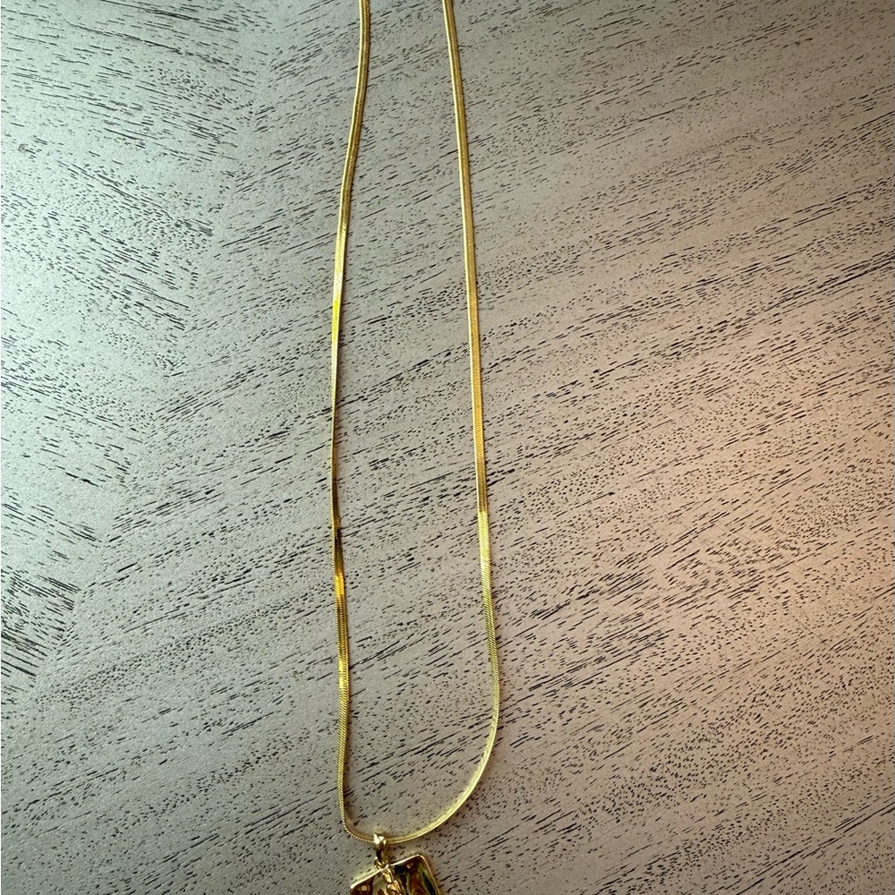 Uncommon James Elegant Pendant Necklace - Picture 3 of 8